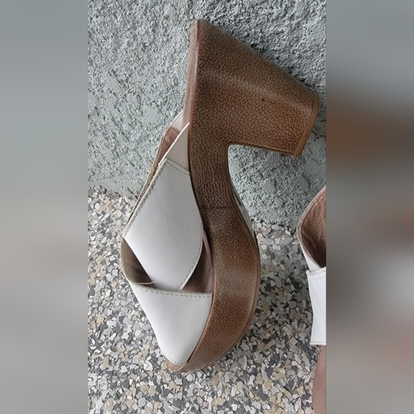 Munro White and Brown Mules with Chunky Heel - Picture 2 of 4